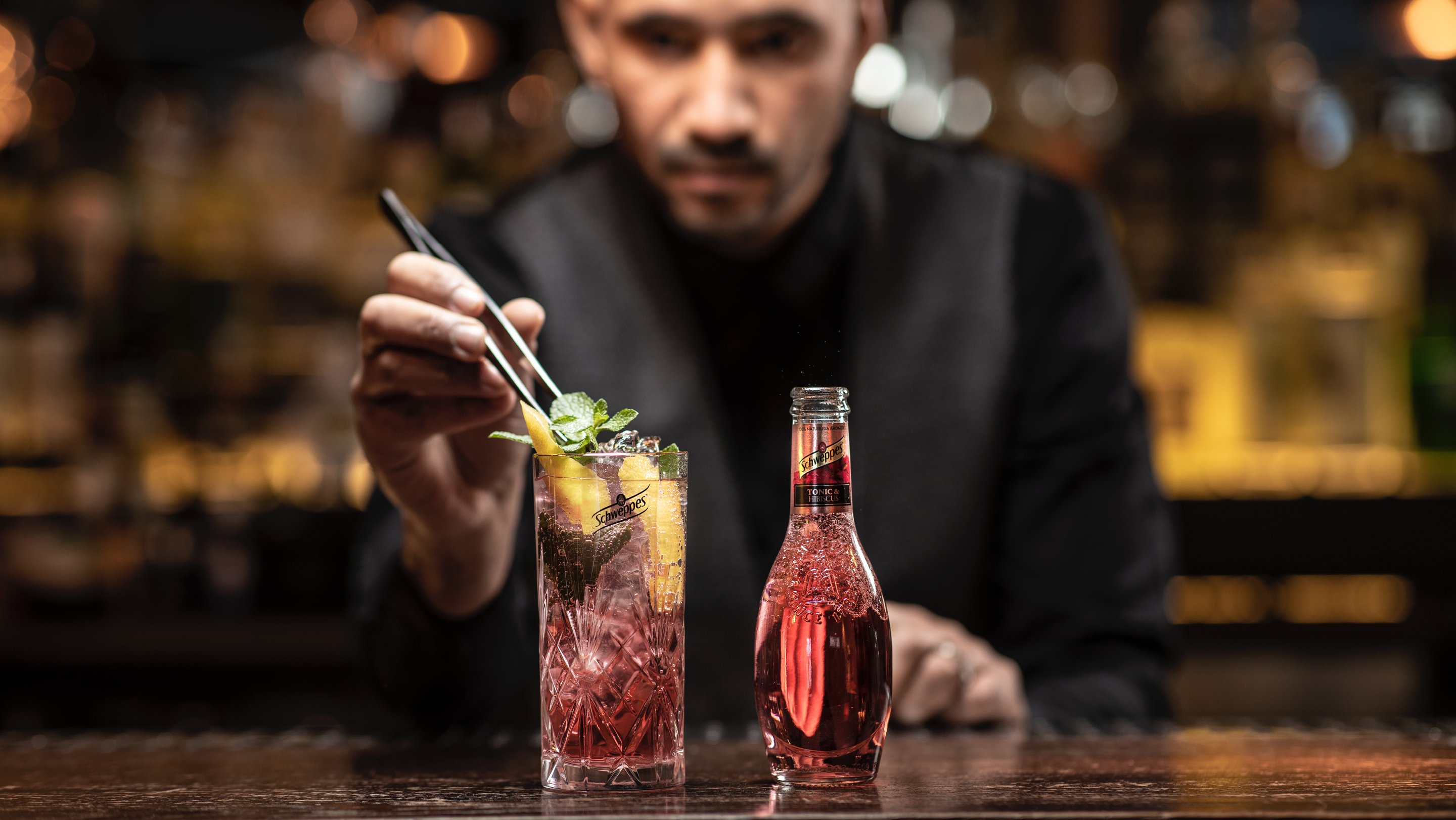 COCKTAIL SCHWEPPES GIN & TONIC HIBISCUS | Schweppes